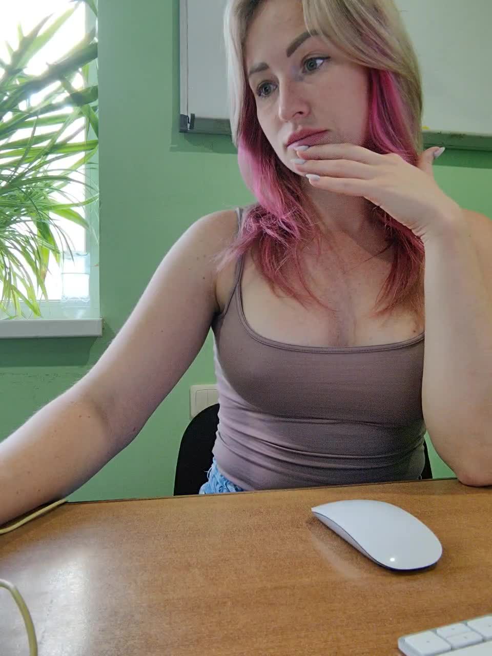 View or download file goddesssssss on 2023-10-31 from bongacams