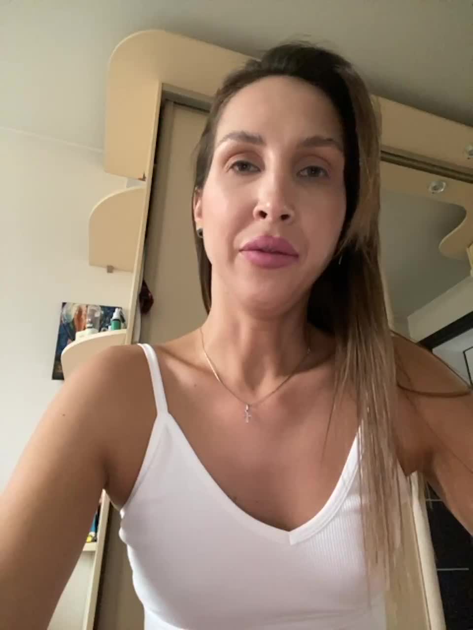 View or download file hothoneybabe on 2023-10-31 from bongacams