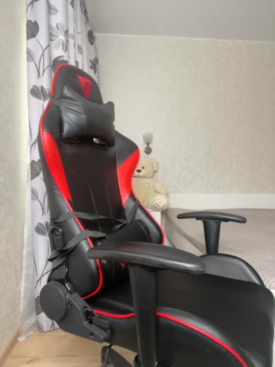 View or download file vikikiss on 2023-10-31 from bongacams