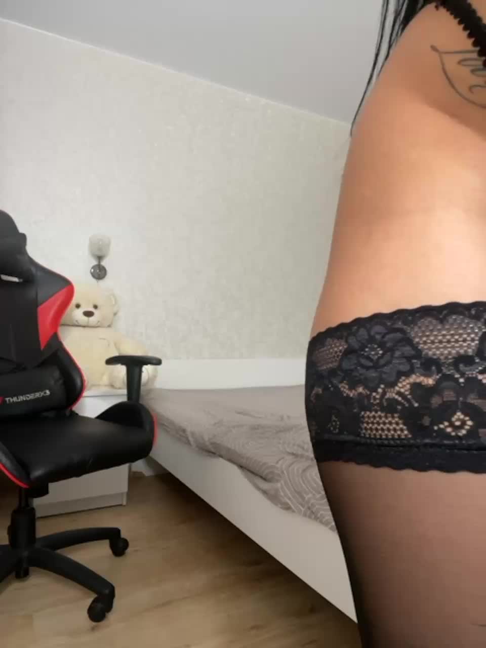 View or download file vikikiss on 2023-11-01 from bongacams