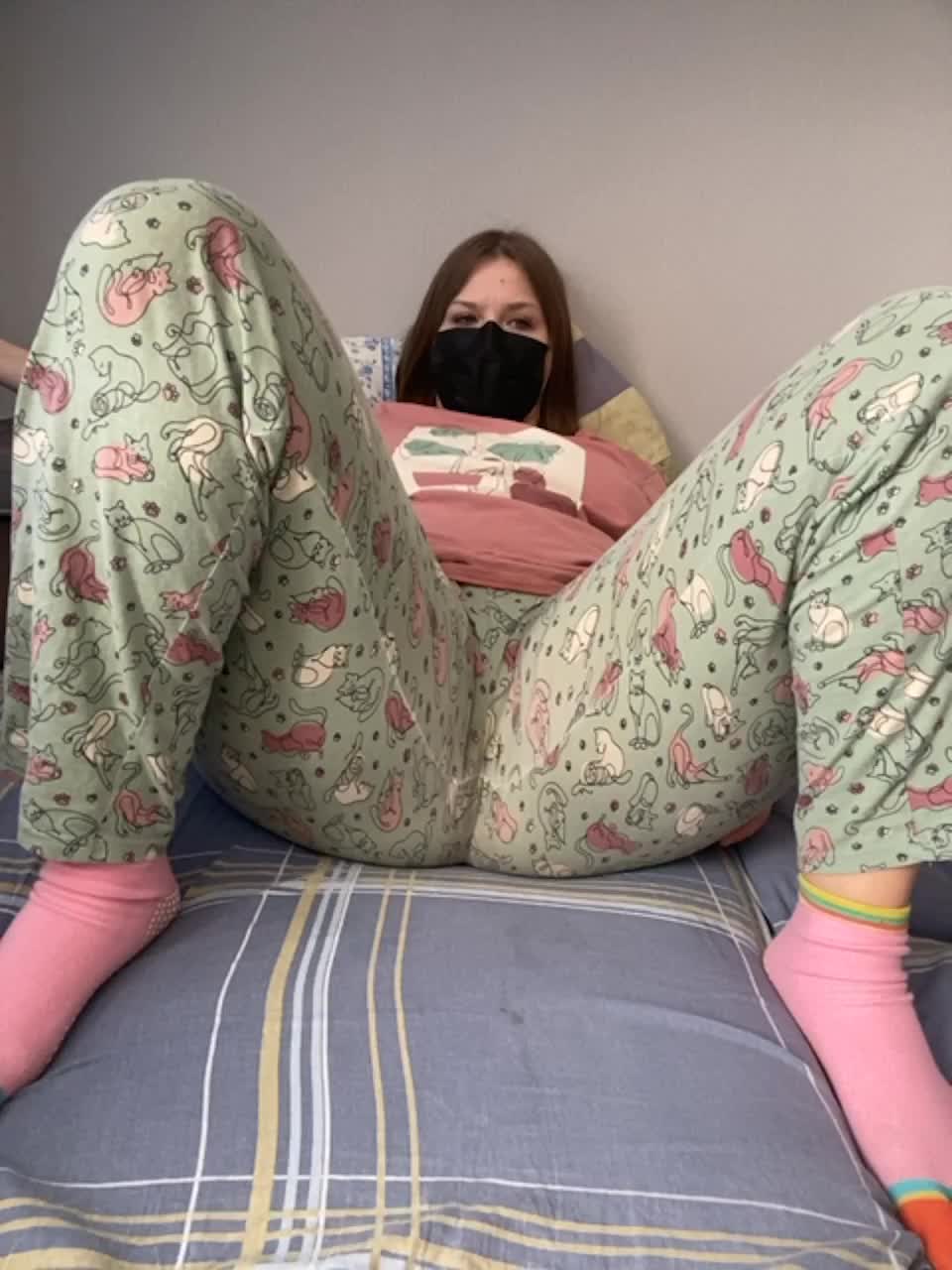 View or download file milaa1998 on 2023-11-03 from bongacams