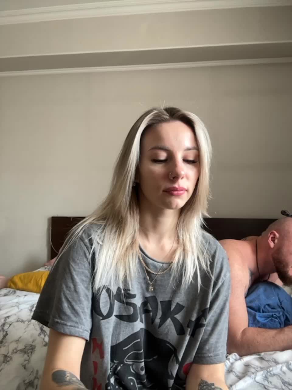 View or download file vik1one1 on 2023-11-03 from bongacams