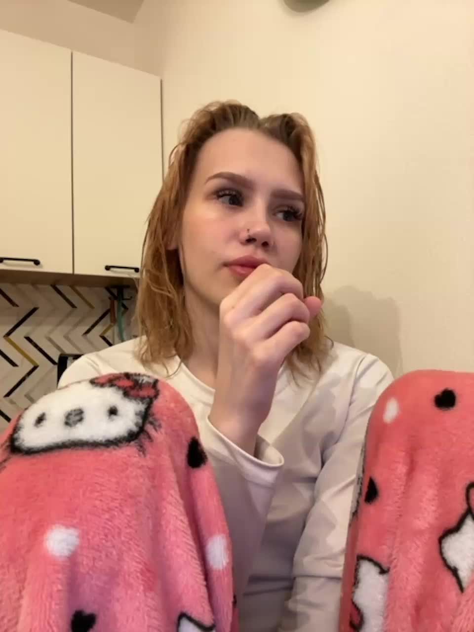 View or download file angelll3 on 2023-11-04 from bongacams