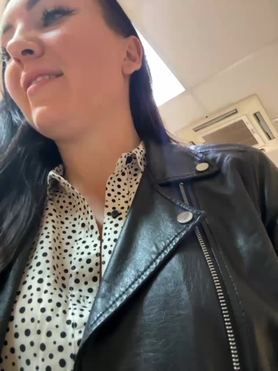 View or download file divora on 2023-11-04 from bongacams