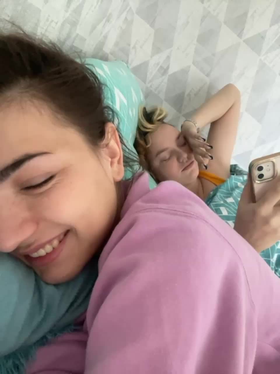 View or download file milamur73 on 2023-11-04 from bongacams