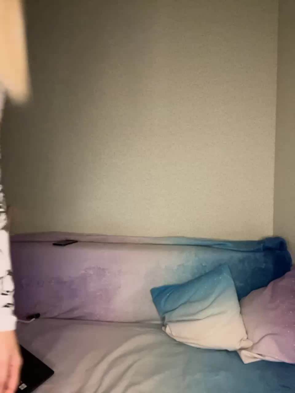 View or download file myr_kiss on 2023-11-04 from bongacams