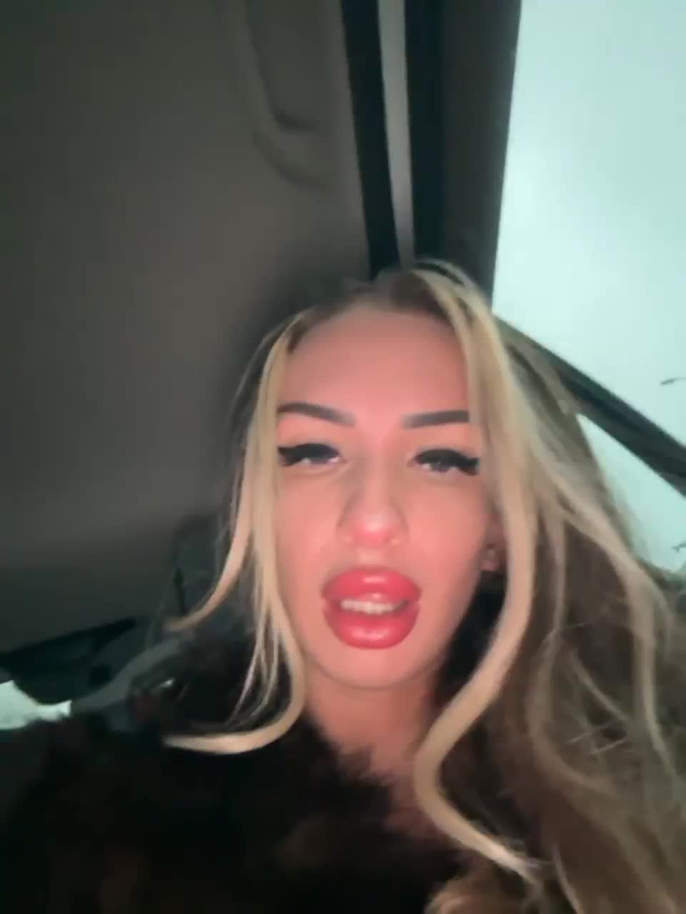 View or download file goldpussy69 on 2023-11-07 from bongacams