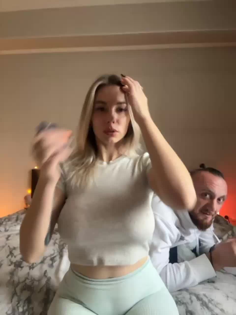 View or download file vik1one1 on 2023-11-09 from bongacams