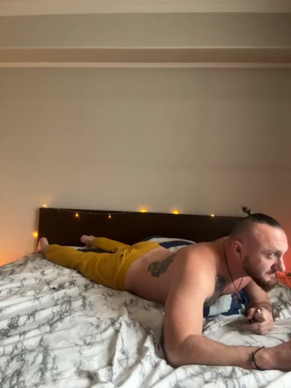 View or download file vik1one1 on 2023-11-09 from bongacams