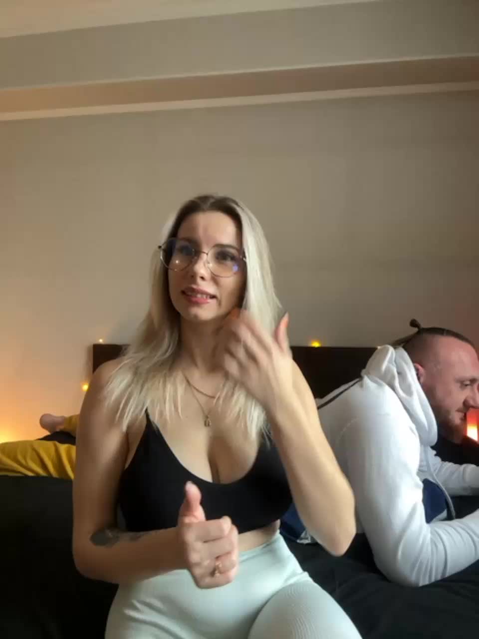 View or download file vik1one1 on 2023-11-10 from bongacams