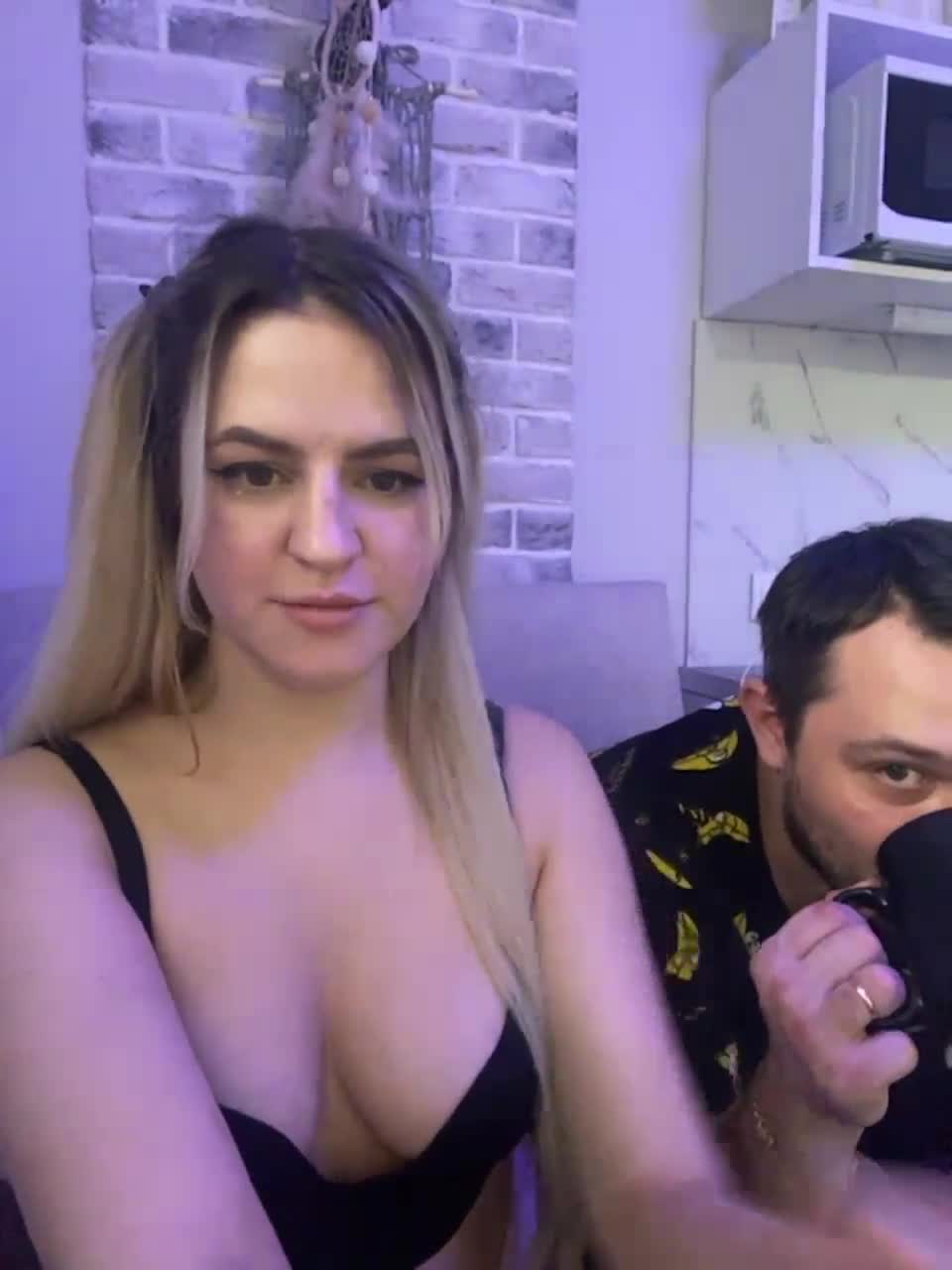 View or download file banana_peach on 2023-11-12 from bongacams