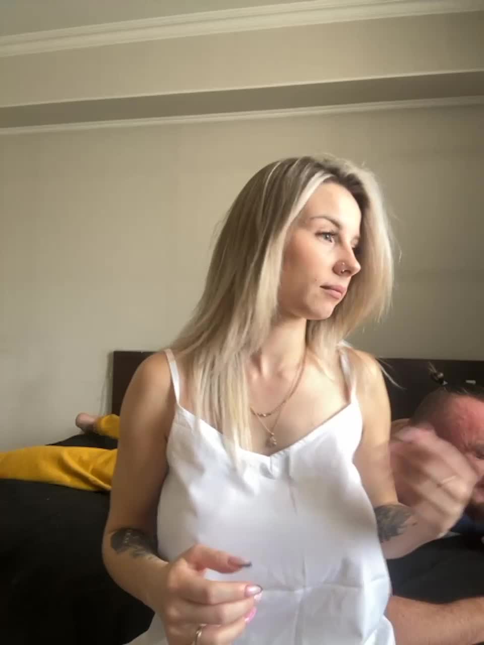 View or download file vik1one1 on 2023-11-14 from bongacams