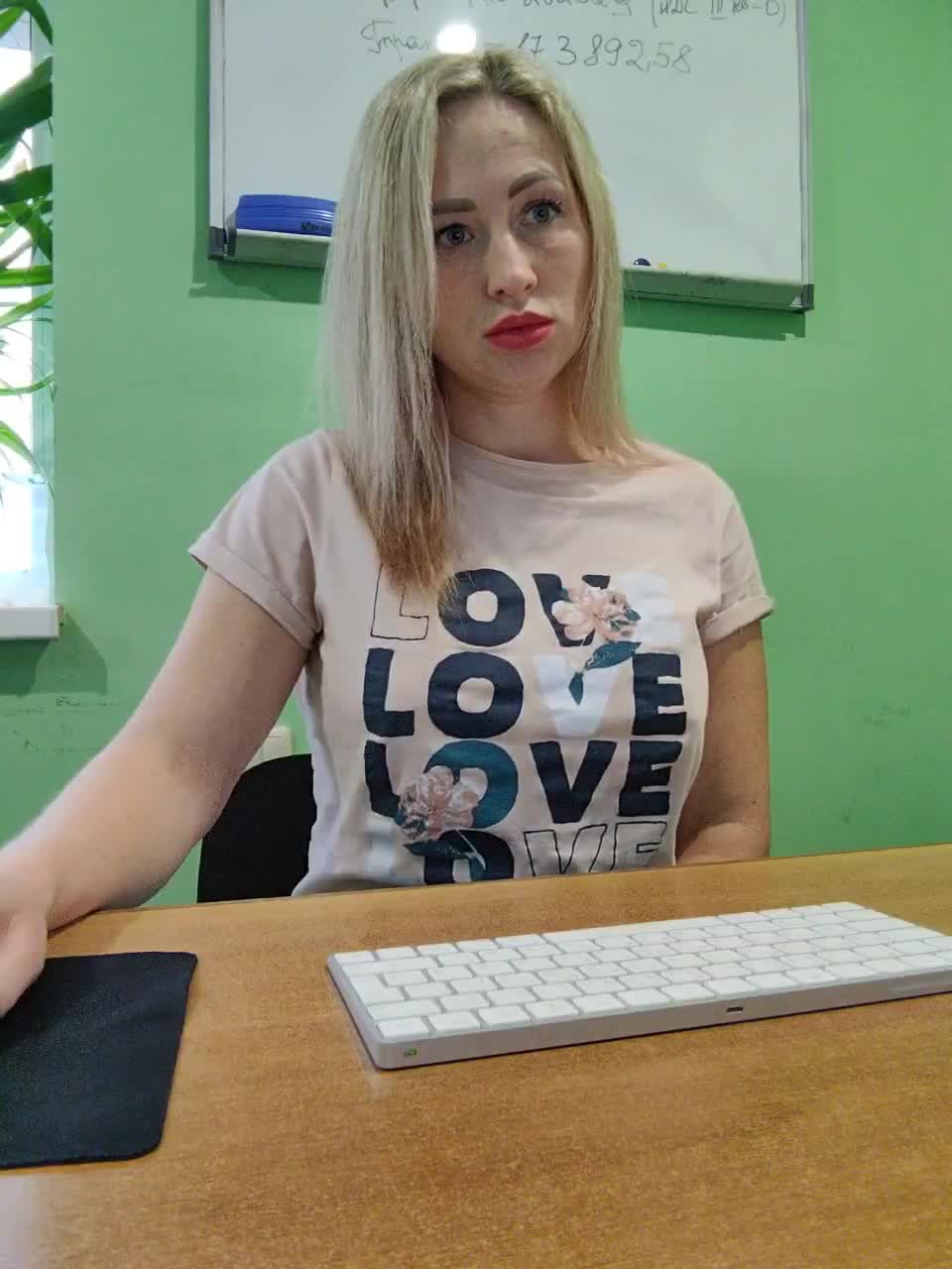 View or download file goddesssssss on 2023-11-17 from bongacams