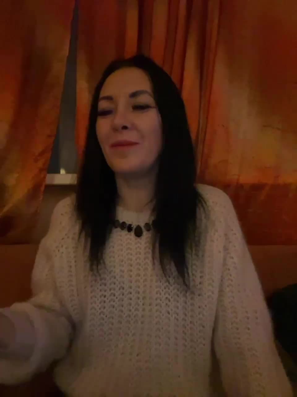 View or download file karolinamilf on 2023-11-17 from bongacams