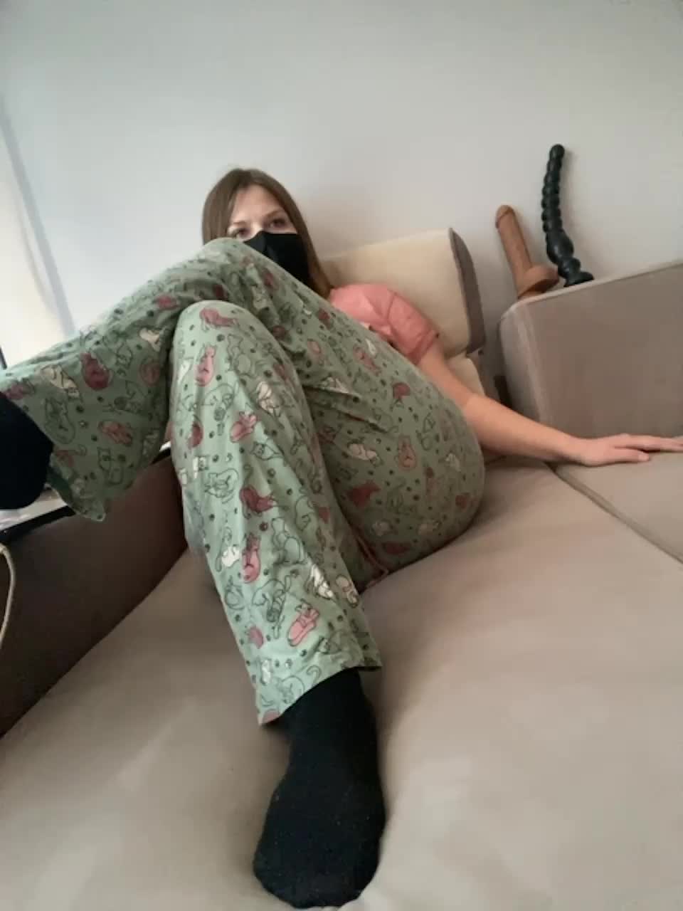 View or download file milaa1998 on 2023-11-17 from bongacams