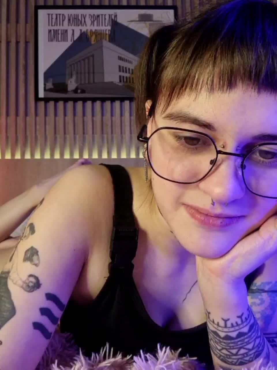 View or download file lolymolly on 2023-11-21 from bongacams