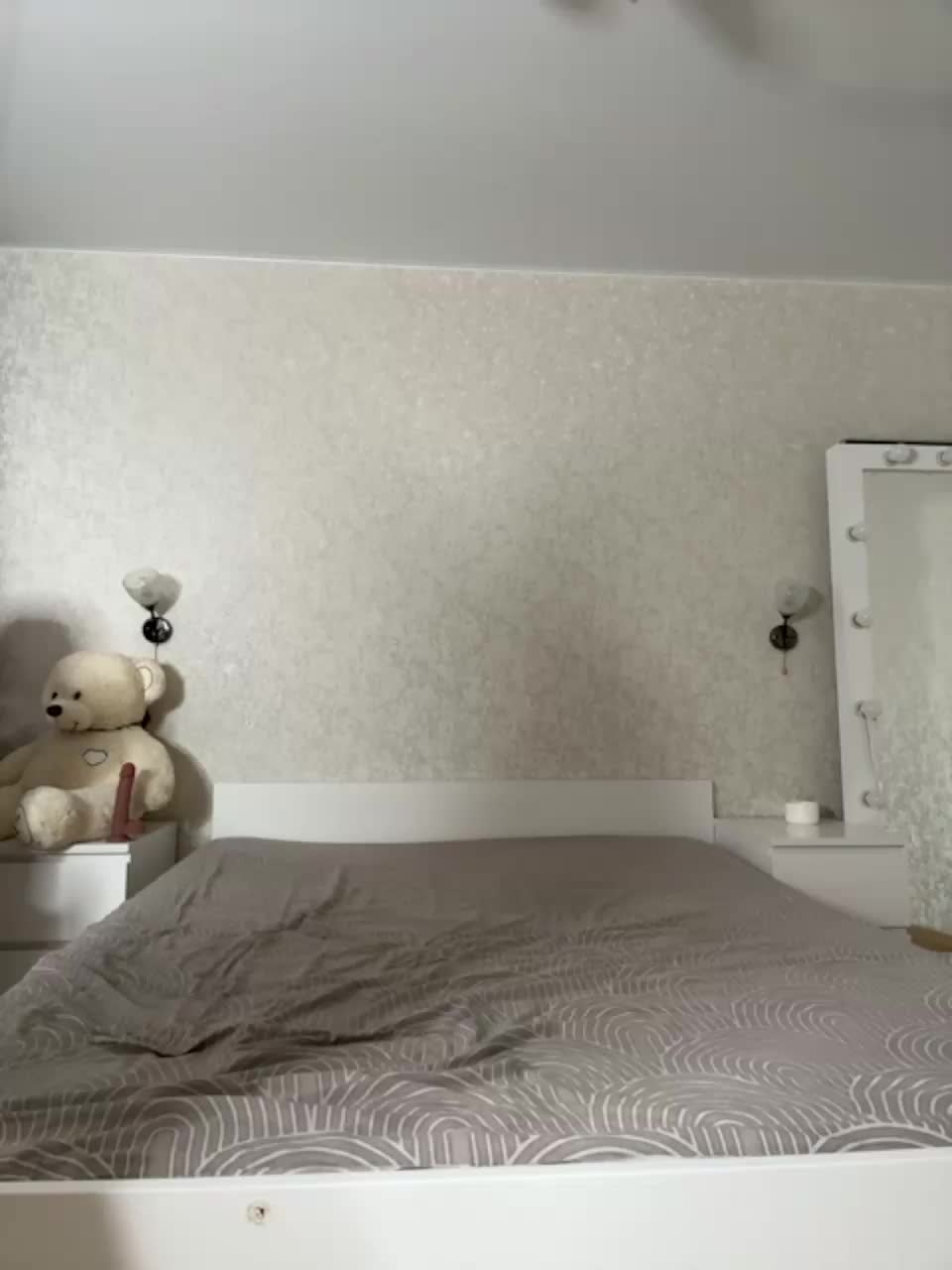 View or download file vikikiss on 2023-11-23 from bongacams