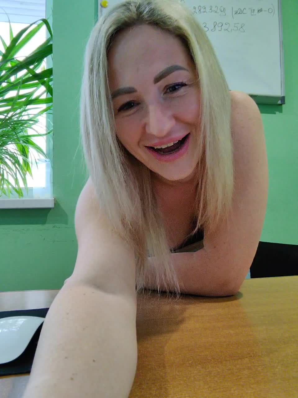 View or download file goddesssssss on 2023-11-24 from bongacams