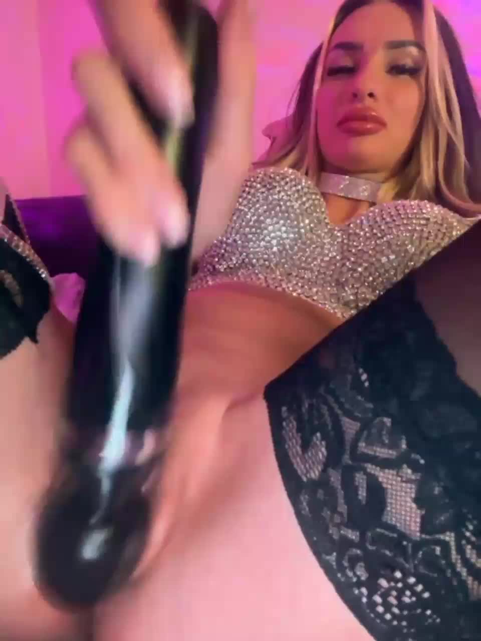 View or download file goldpussy69 on 2023-11-26 from bongacams