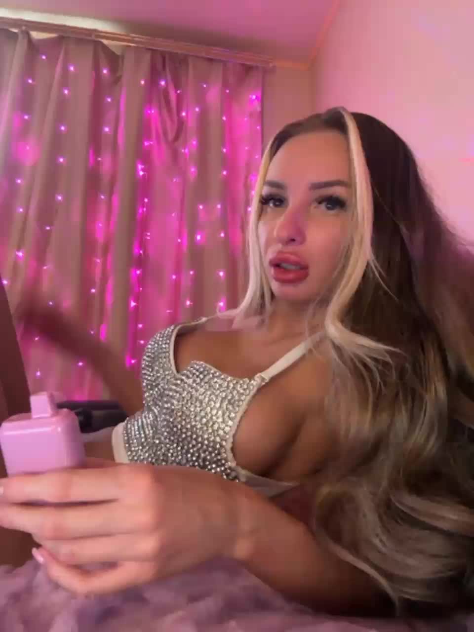 View or download file goldpussy69 on 2023-11-26 from bongacams