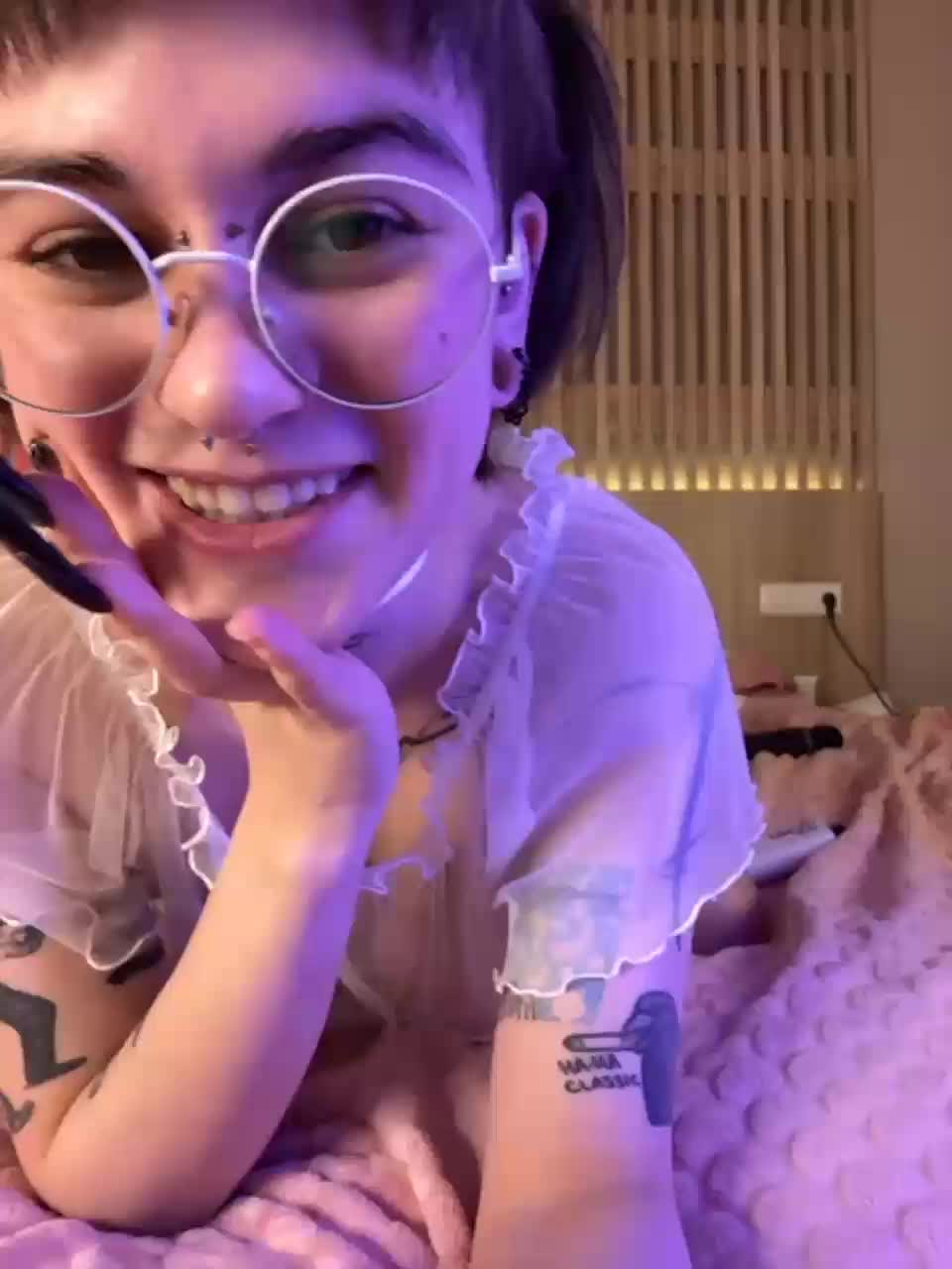 View or download file lolymolly on 2023-11-26 from bongacams