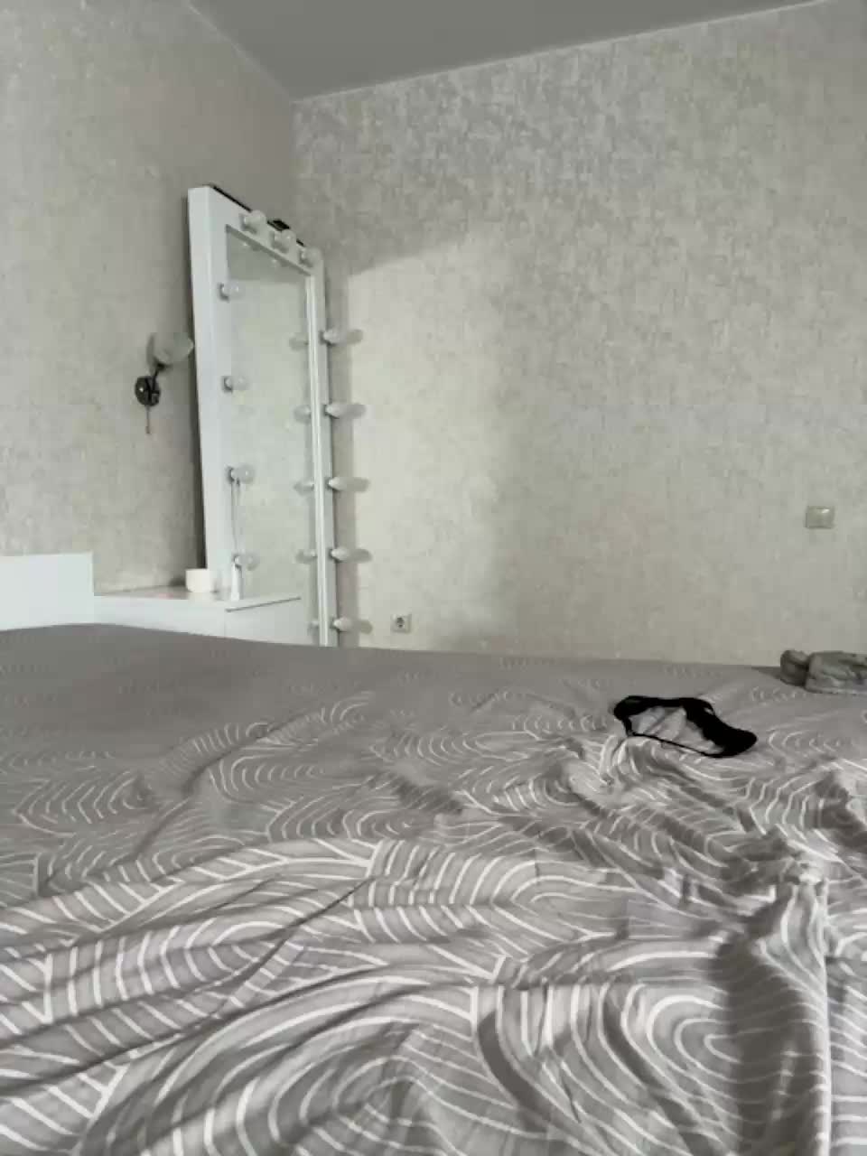 View or download file vikikiss on 2023-11-26 from bongacams