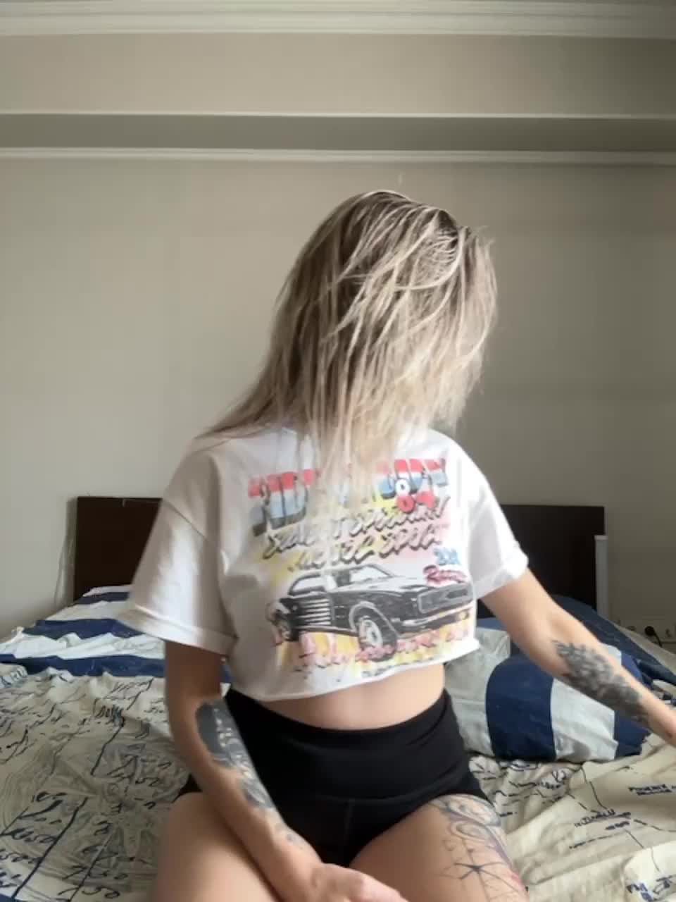 View or download file vik1one1 on 2023-11-27 from bongacams