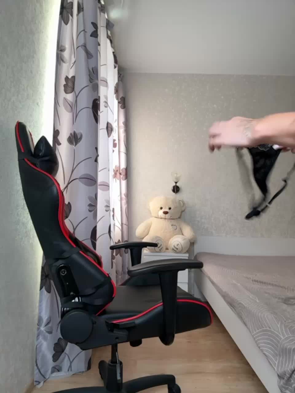 View or download file vikikiss on 2023-11-29 from bongacams