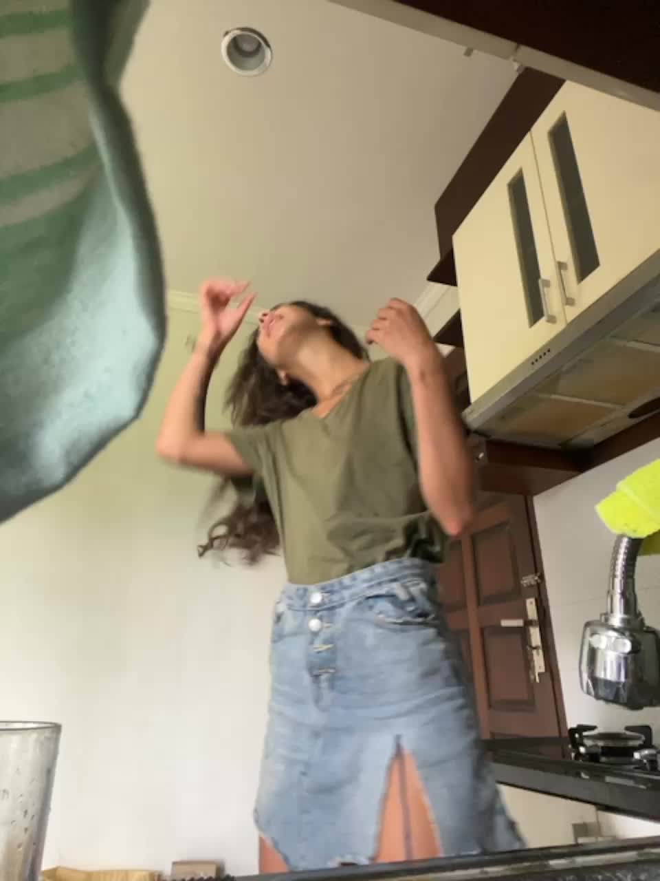 View or download file merrybelli on 2023-12-01 from bongacams