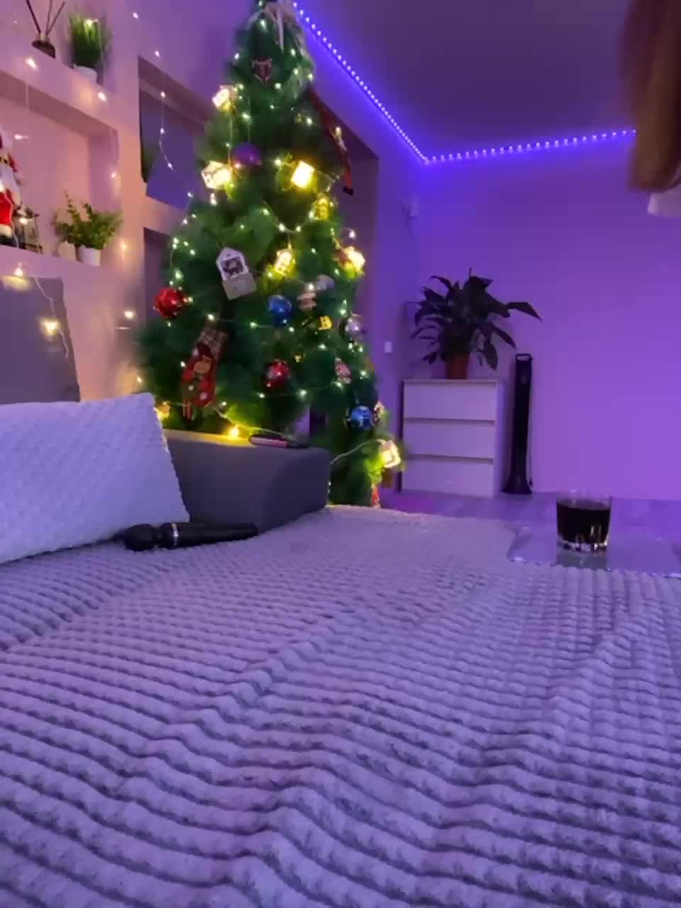 View or download file mialiahot on 2023-12-03 from bongacams