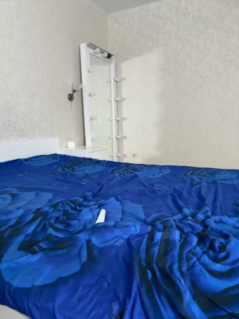 View or download file vikikiss on 2023-12-04 from bongacams