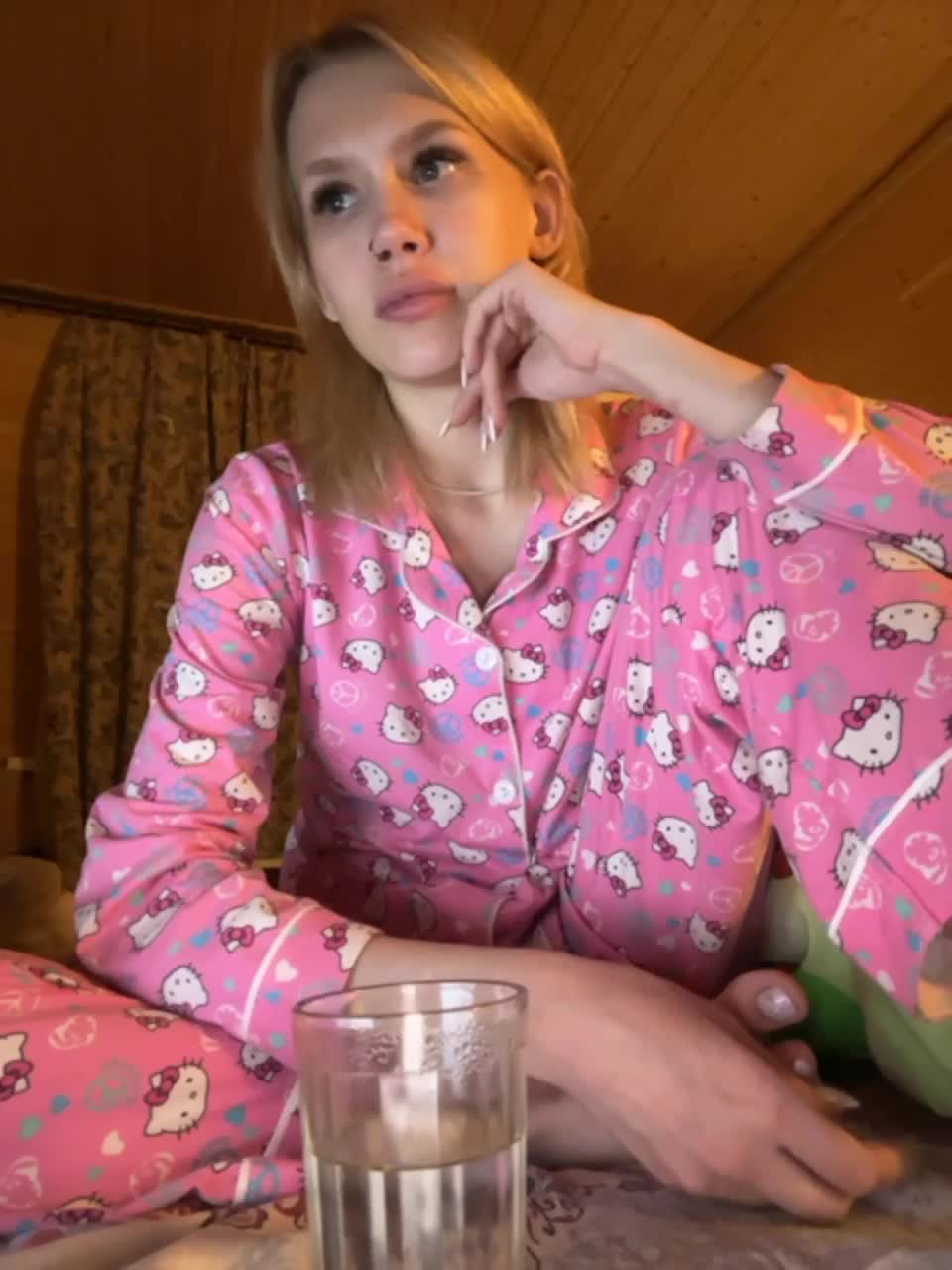 View or download file angelll3 on 2023-12-06 from bongacams