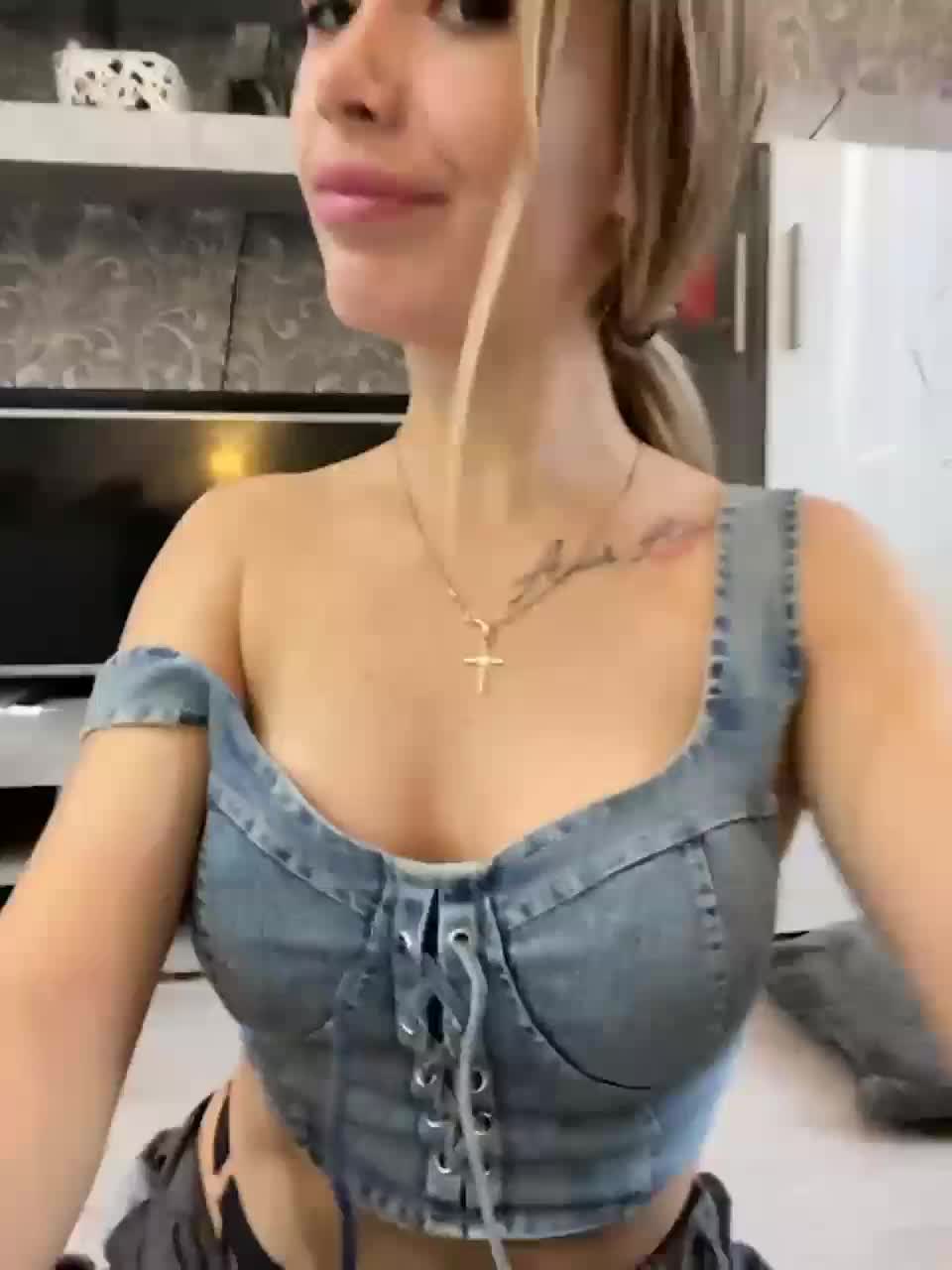 View or download file candybrava on 2023-12-07 from bongacams