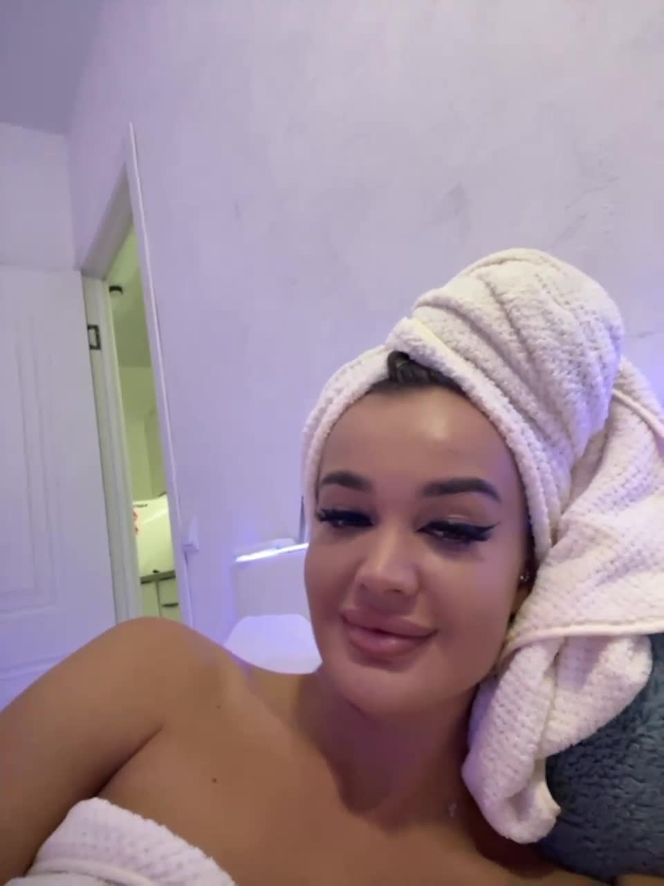 View or download file jasmin_li on 2023-12-07 from bongacams