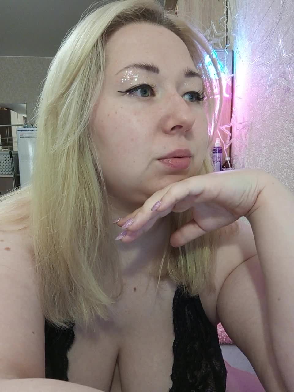 View or download file gloria_big_hot on 2023-12-08 from bongacams