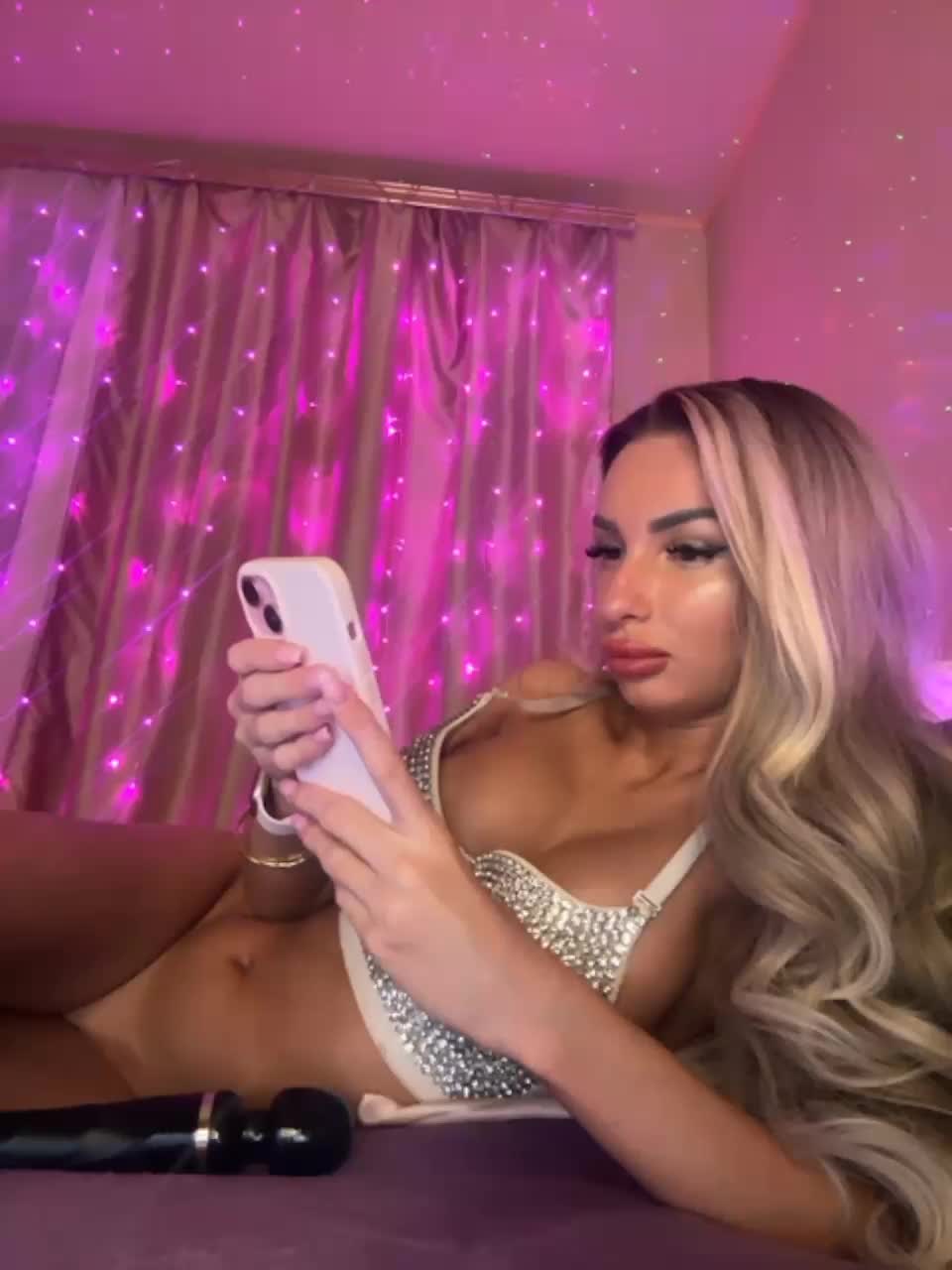 View or download file goldpussy69 on 2023-12-08 from bongacams