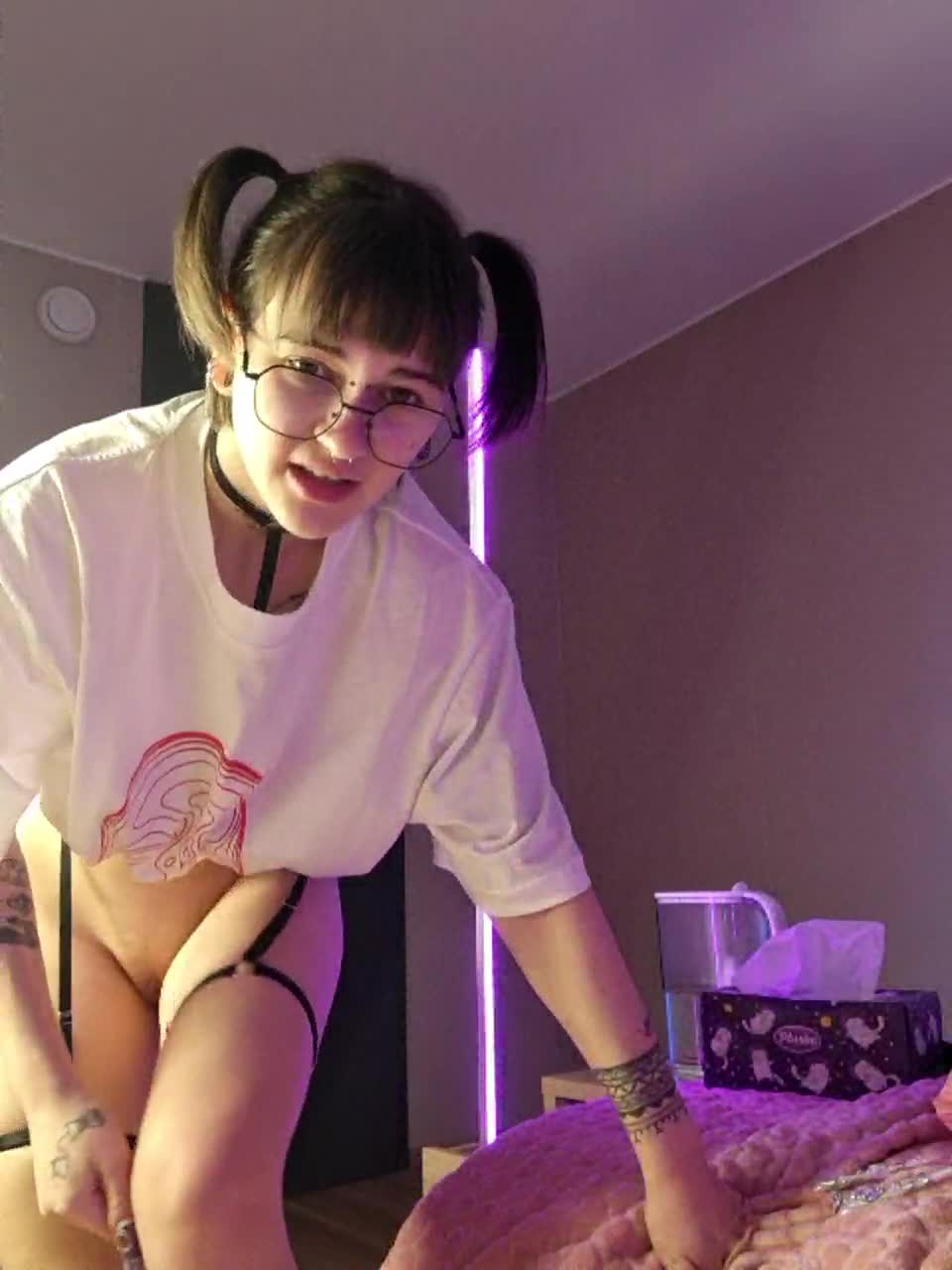 View or download file lolymolly on 2023-12-08 from bongacams