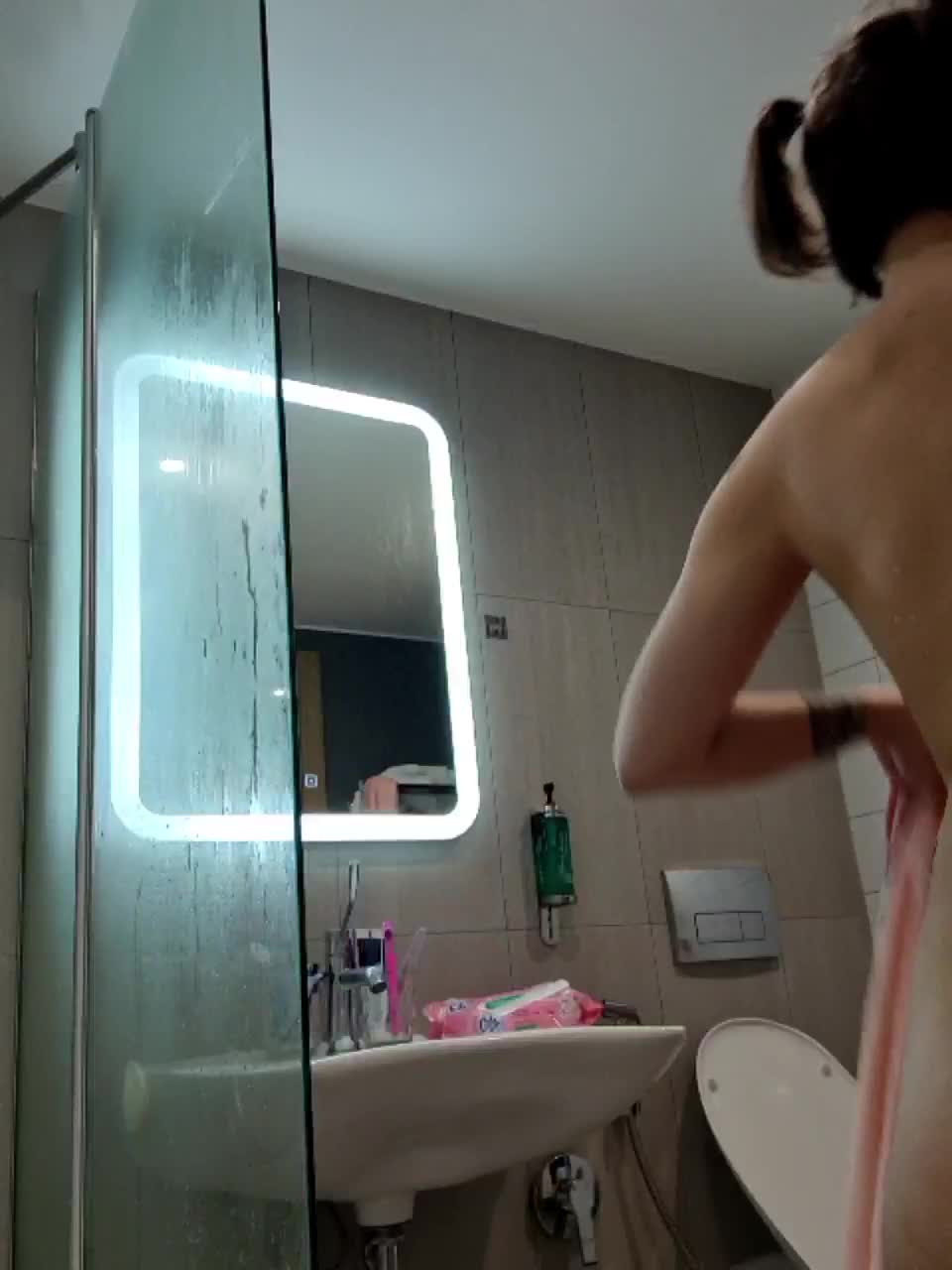 View or download file lolymolly on 2023-12-08 from bongacams