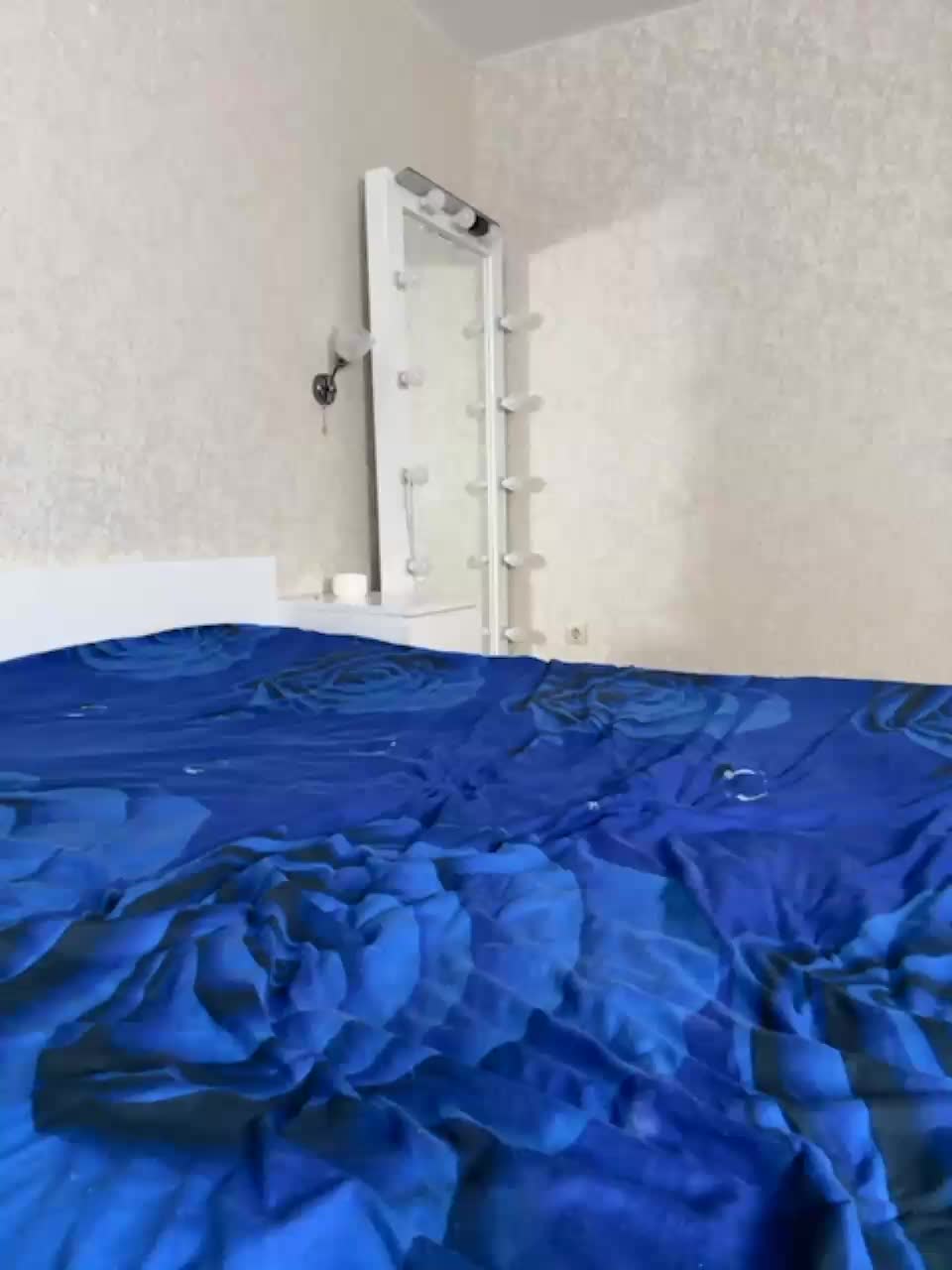 View or download file vikikiss on 2023-12-08 from bongacams