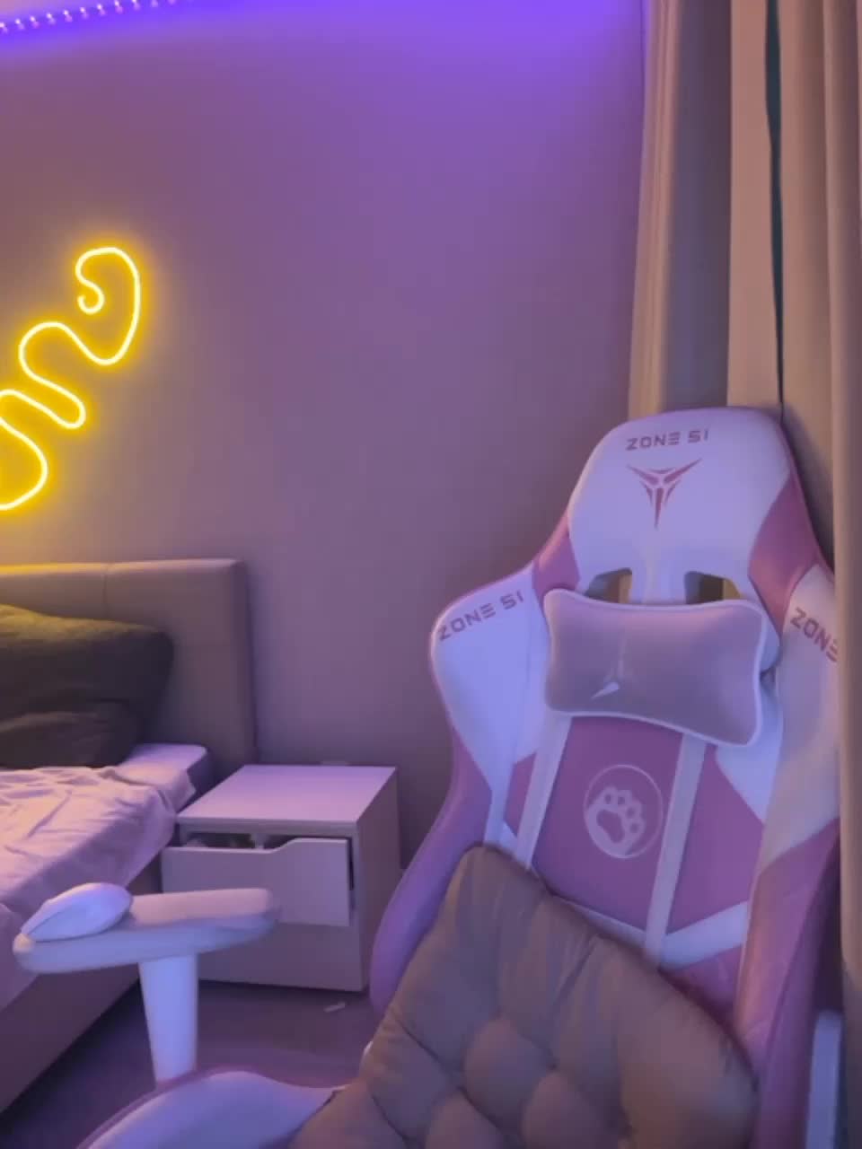 View or download file boredgirl on 2023-12-09 from bongacams