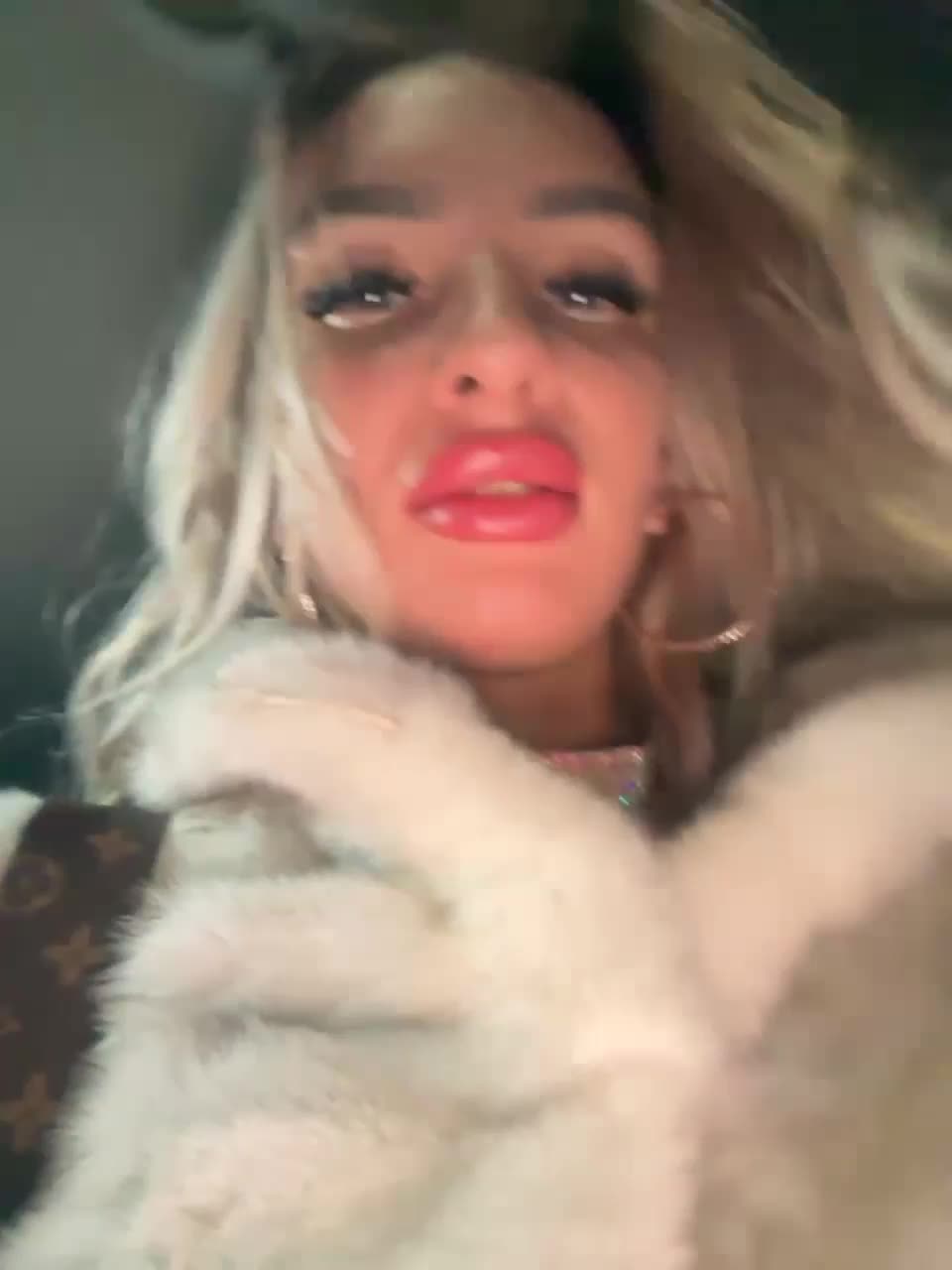 View or download file goldpussy69 on 2023-12-09 from bongacams