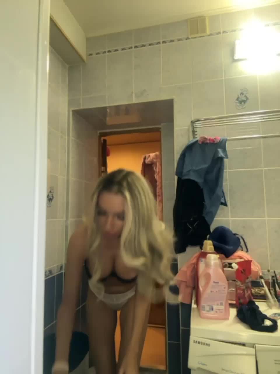 View or download file goldpussy69 on 2023-12-09 from bongacams