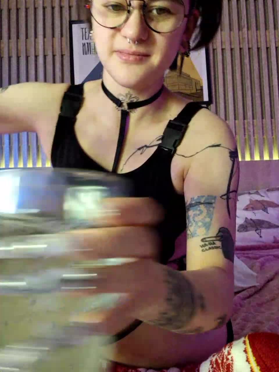 View or download file lolymolly on 2023-12-09 from bongacams