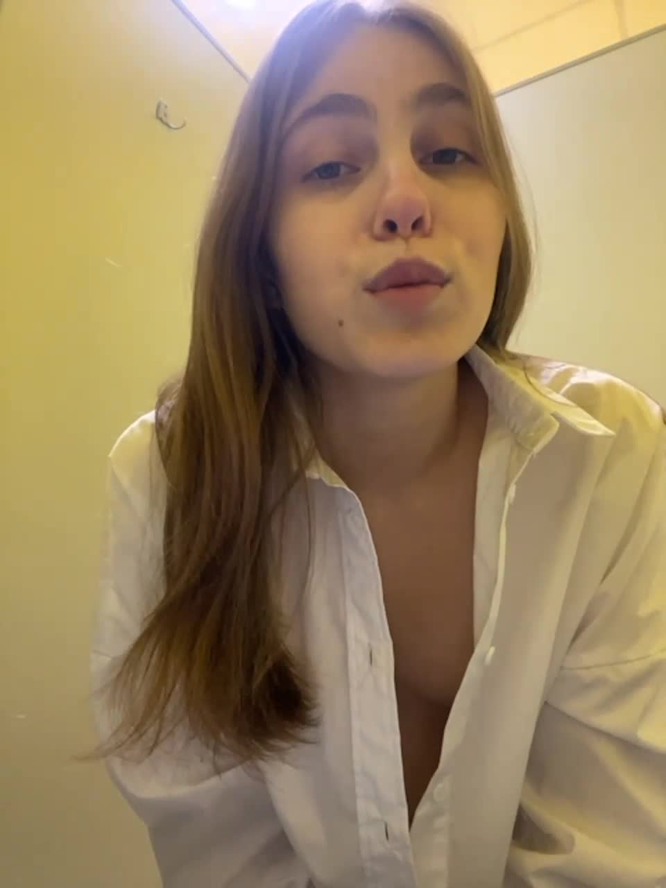 View or download file adelaida1001 on 2023-12-10 from bongacams