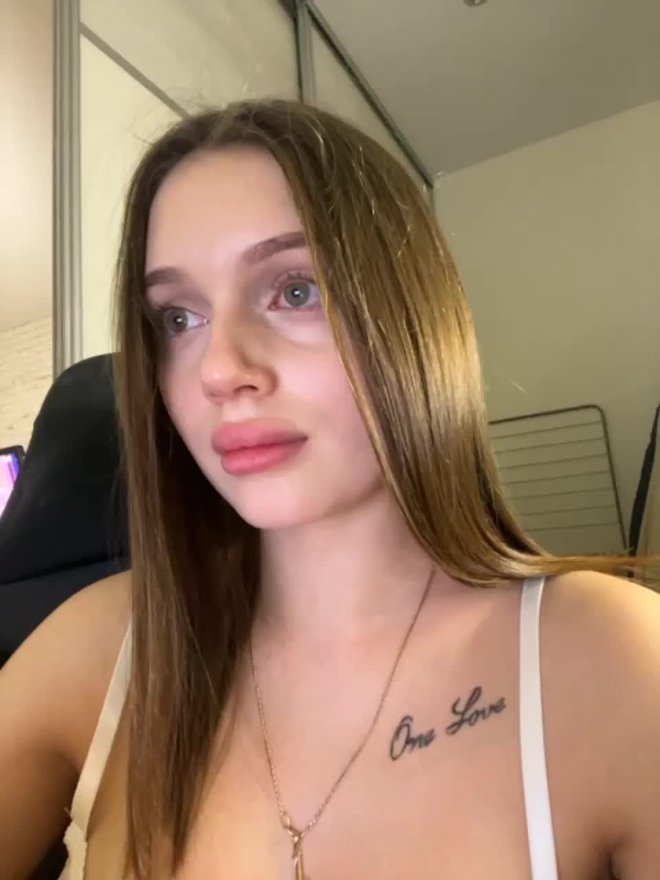 View or download file auroraangel on 2023-12-13 from bongacams