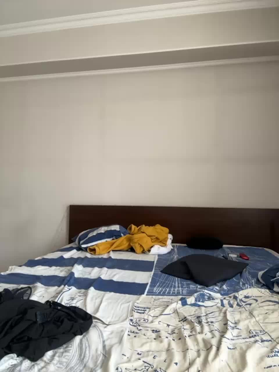 View or download file vik1one1 on 2023-12-14 from bongacams