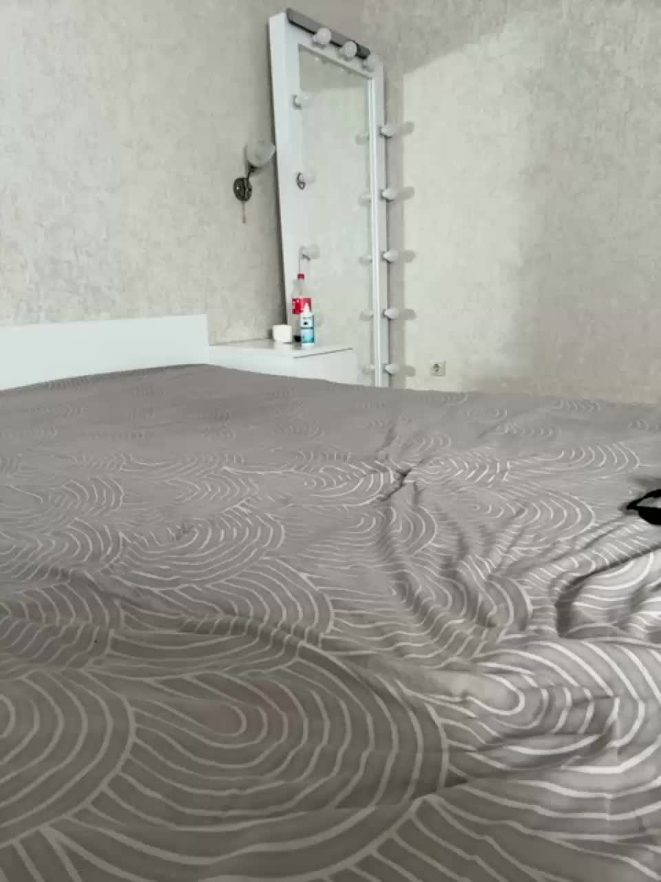 View or download file vikikiss on 2023-12-14 from bongacams