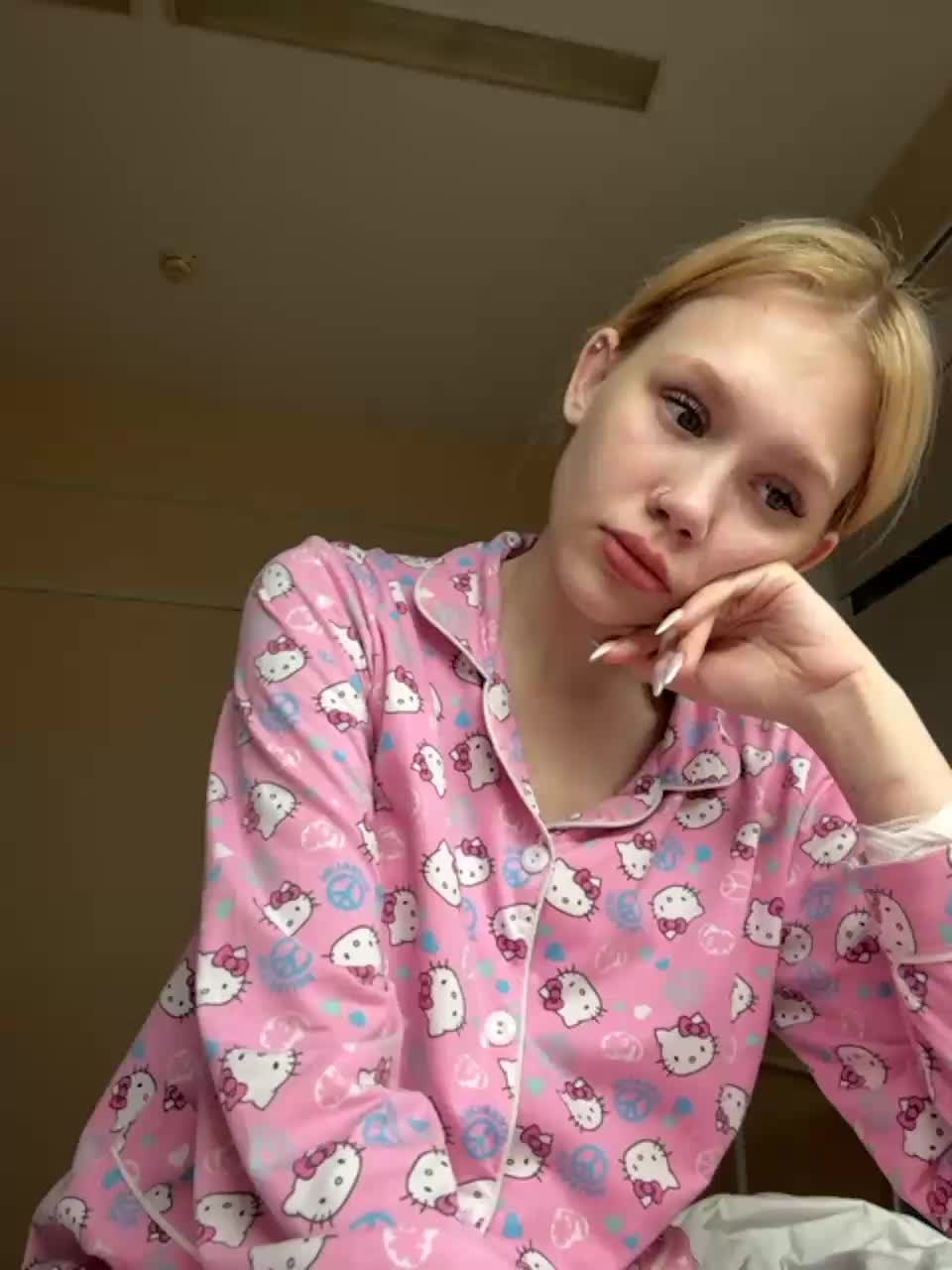 View or download file angelll3 on 2023-12-15 from bongacams