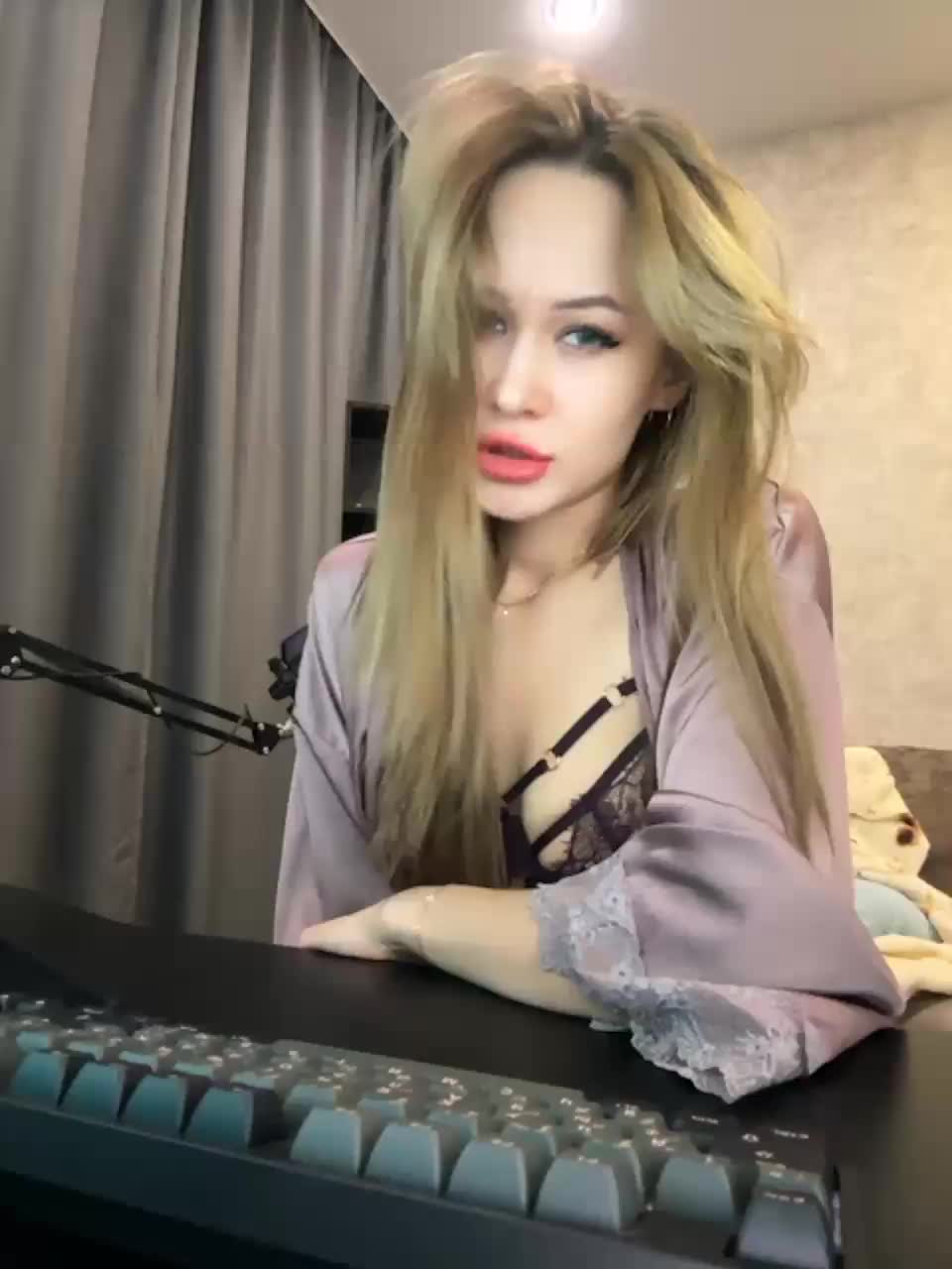 View or download file imemiliya on 2023-12-15 from bongacams