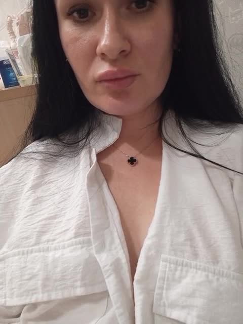 View or download file helena27002 on 2023-12-17 from bongacams